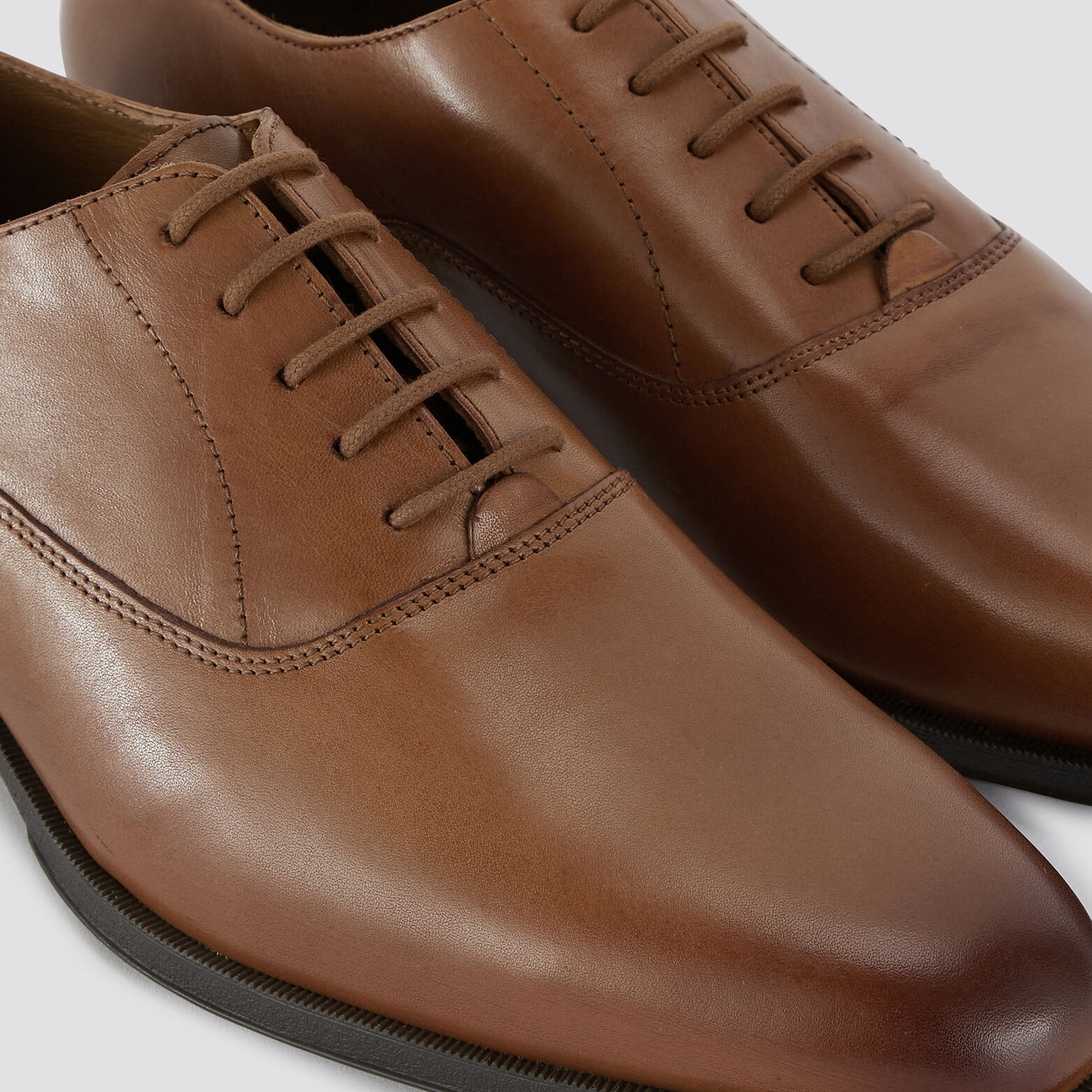Chaussures de costume richelieu en cuir Camel