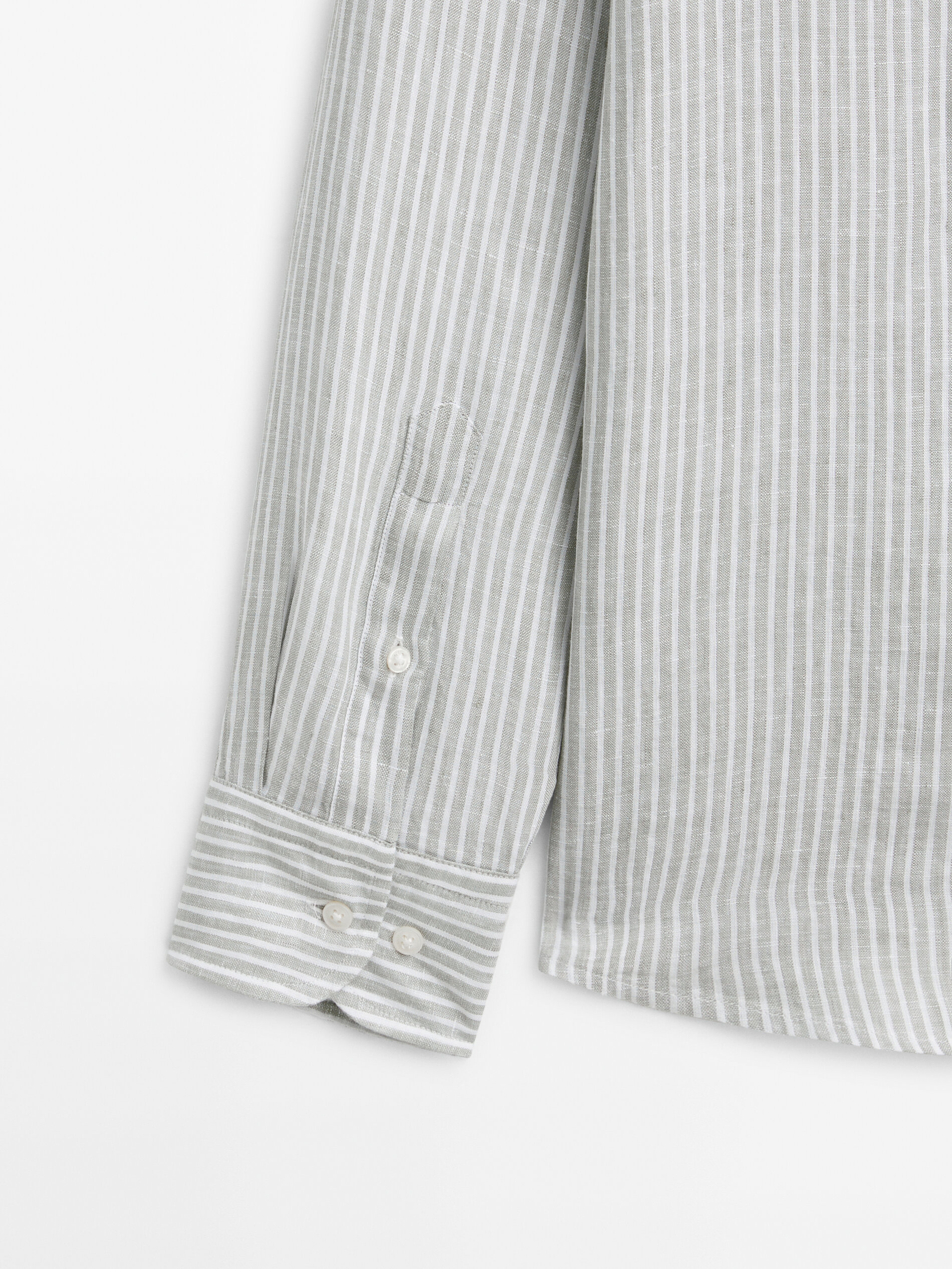 Camisa listrada 100% linho, corte regular - VERDE