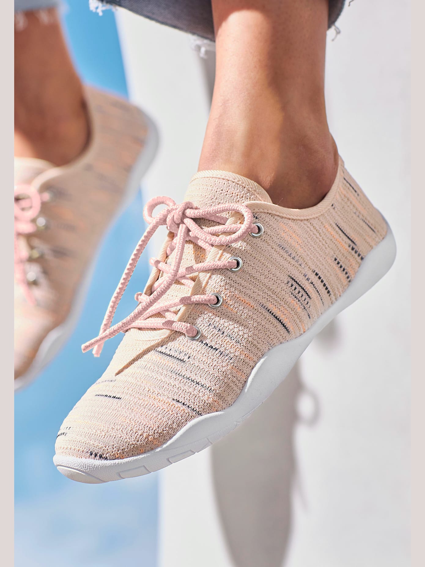 Baskets semelle ultra-légère, très plate et souple