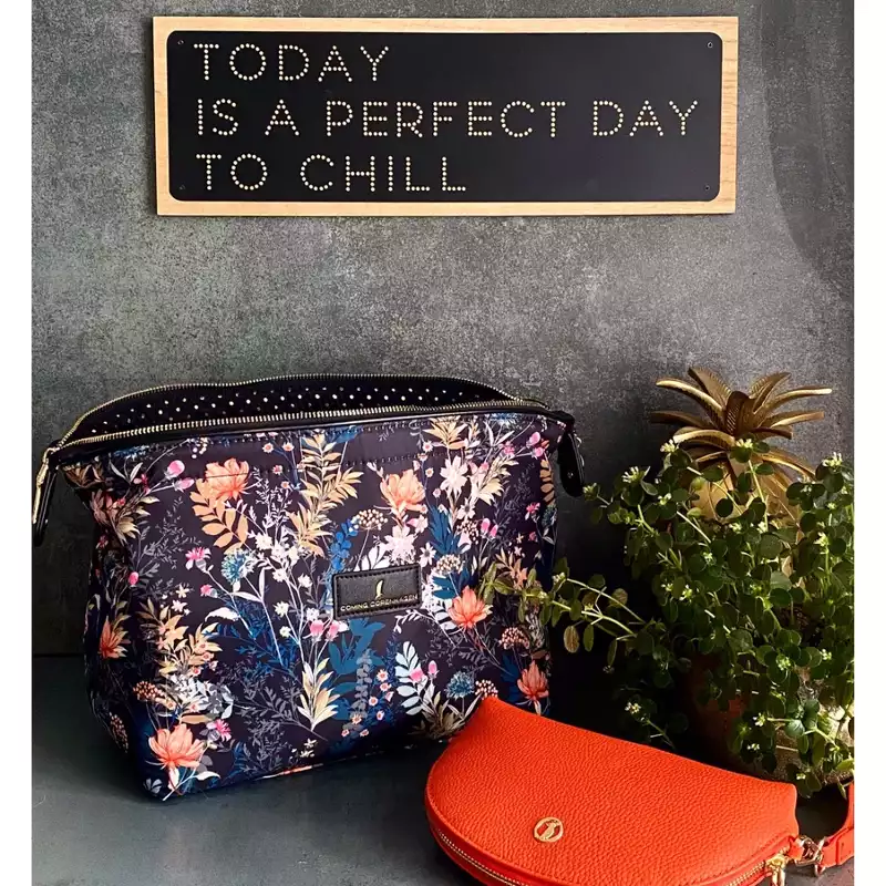 Coming Copenhagen Mia Toiletry Bag Large - Multicolor Flowerfield (Limited Edition)