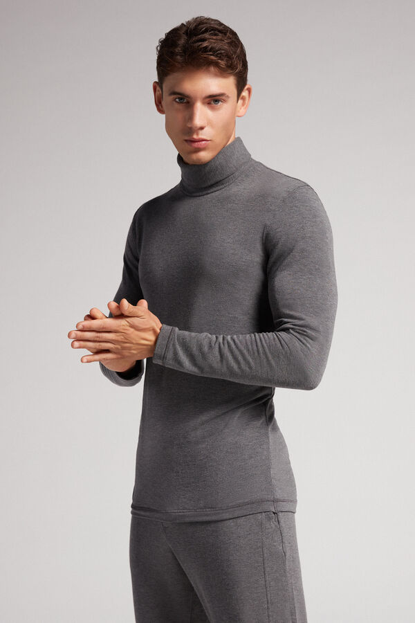 Camiseta de manga comprida em modal cashmere com gola alta.