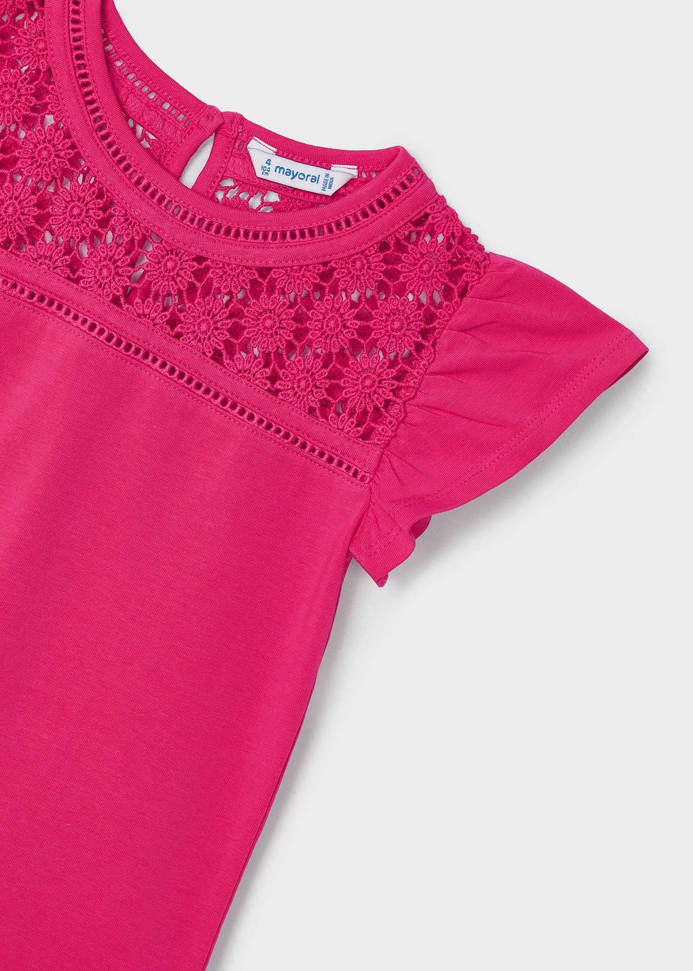 Camiseta feminina Better Cotton guipure, cor fúcsia.