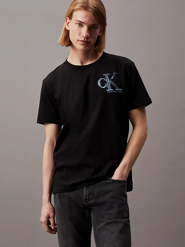 Camiseta com monograma