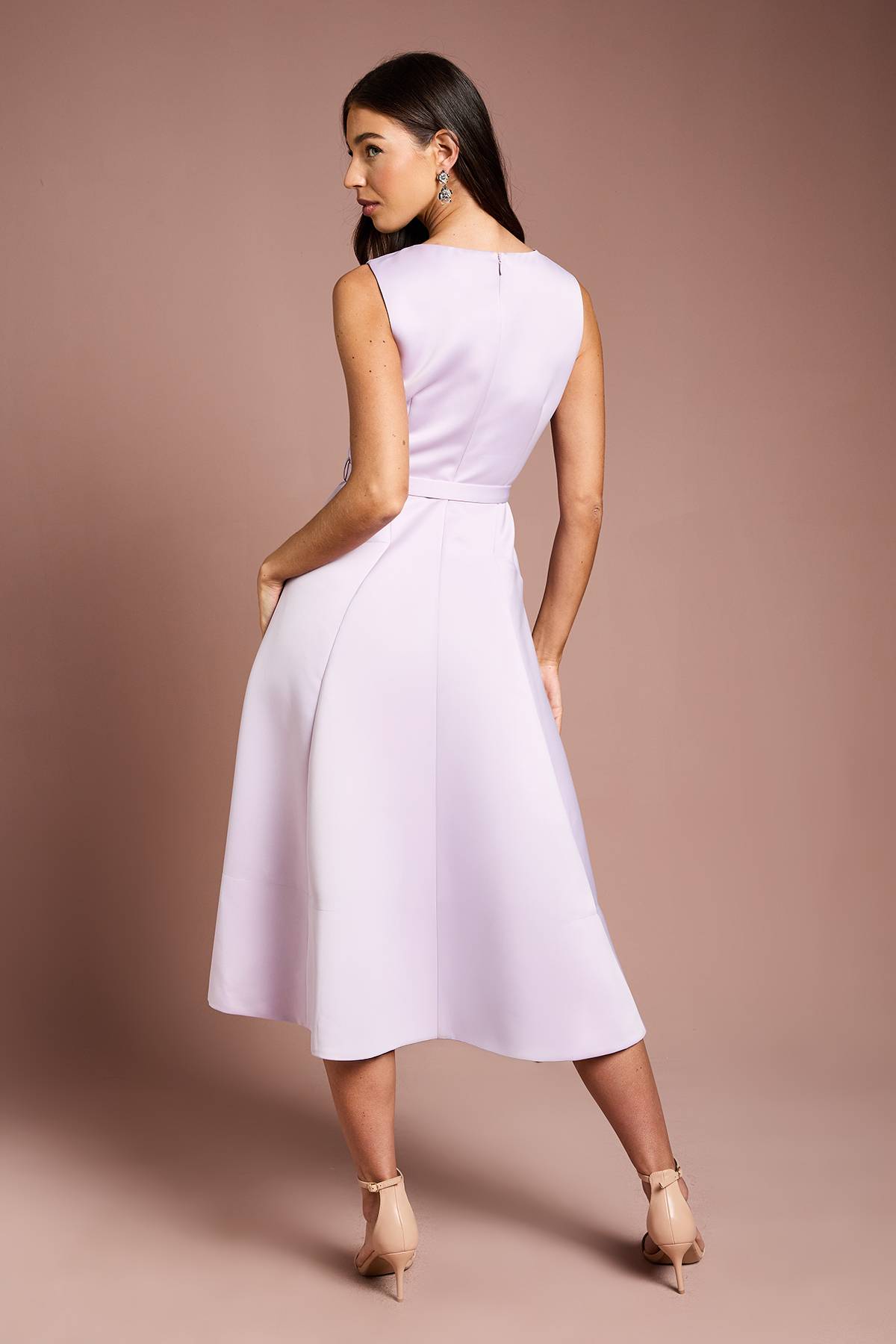 Coast Robe Midi en Satin Structuré à Col V avec Ceinture