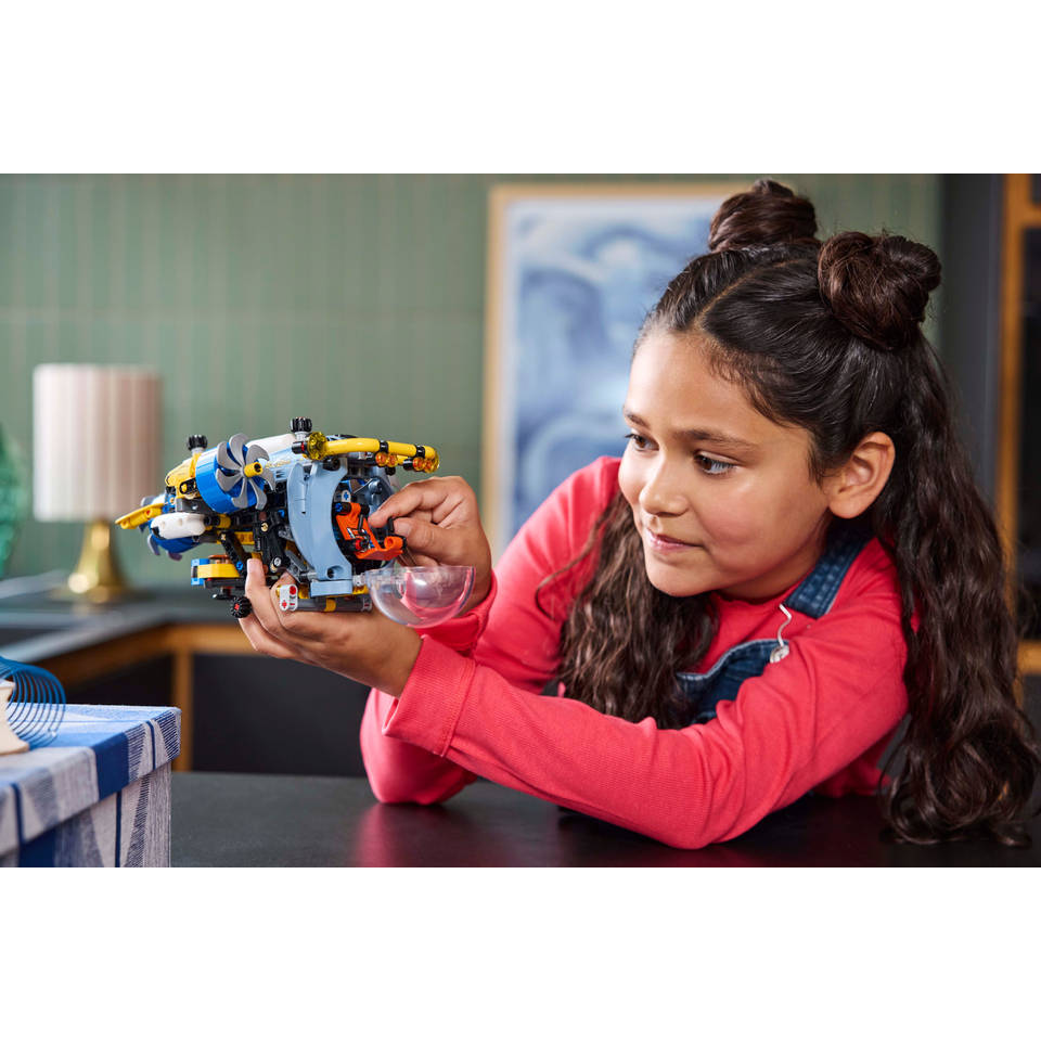 LEGO Technic onderzeeër voor diepzeeonderzoek 42201