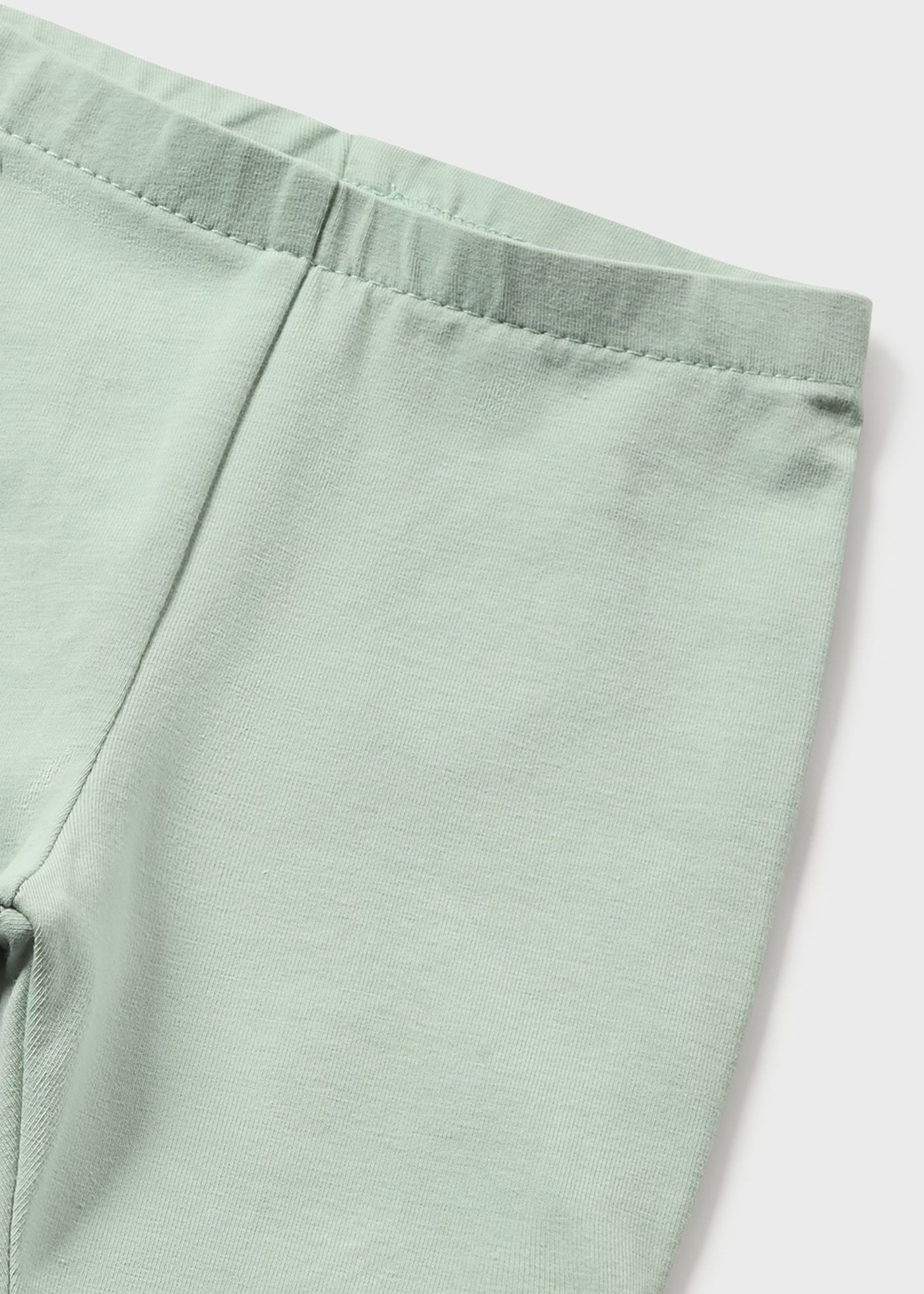 Conjunto de 3 peças em algodão sustentável para recém-nascidos.
