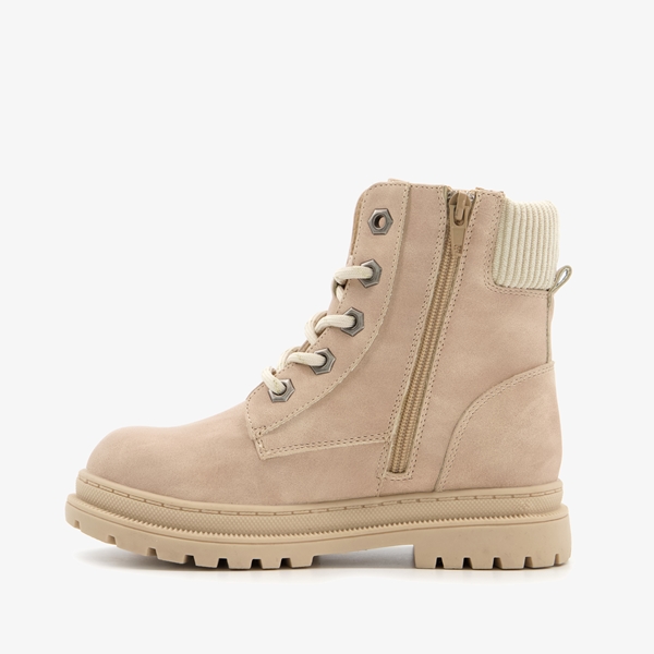 Blue Box gevoerde meisjes veterboots