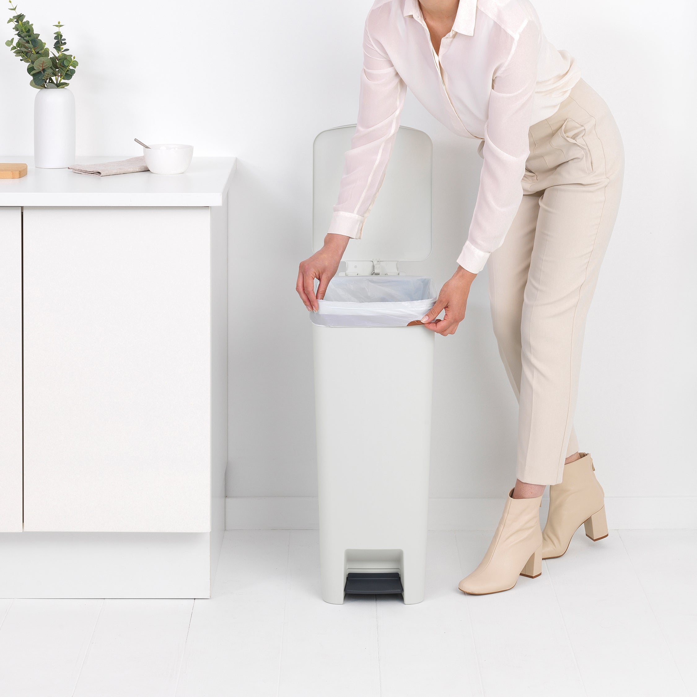Brabantia StepUp Pedaalemmer 40 Liter - Light Grey