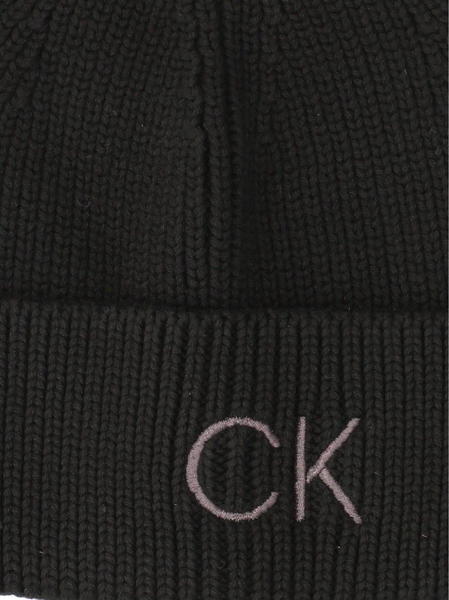 ESSENTIALS BEANIE