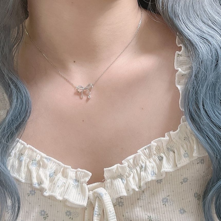 Bolgivy - Ketting met strass-hanger en strik