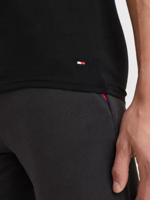 Pacote com 3 camisetas essenciais premium com elastano