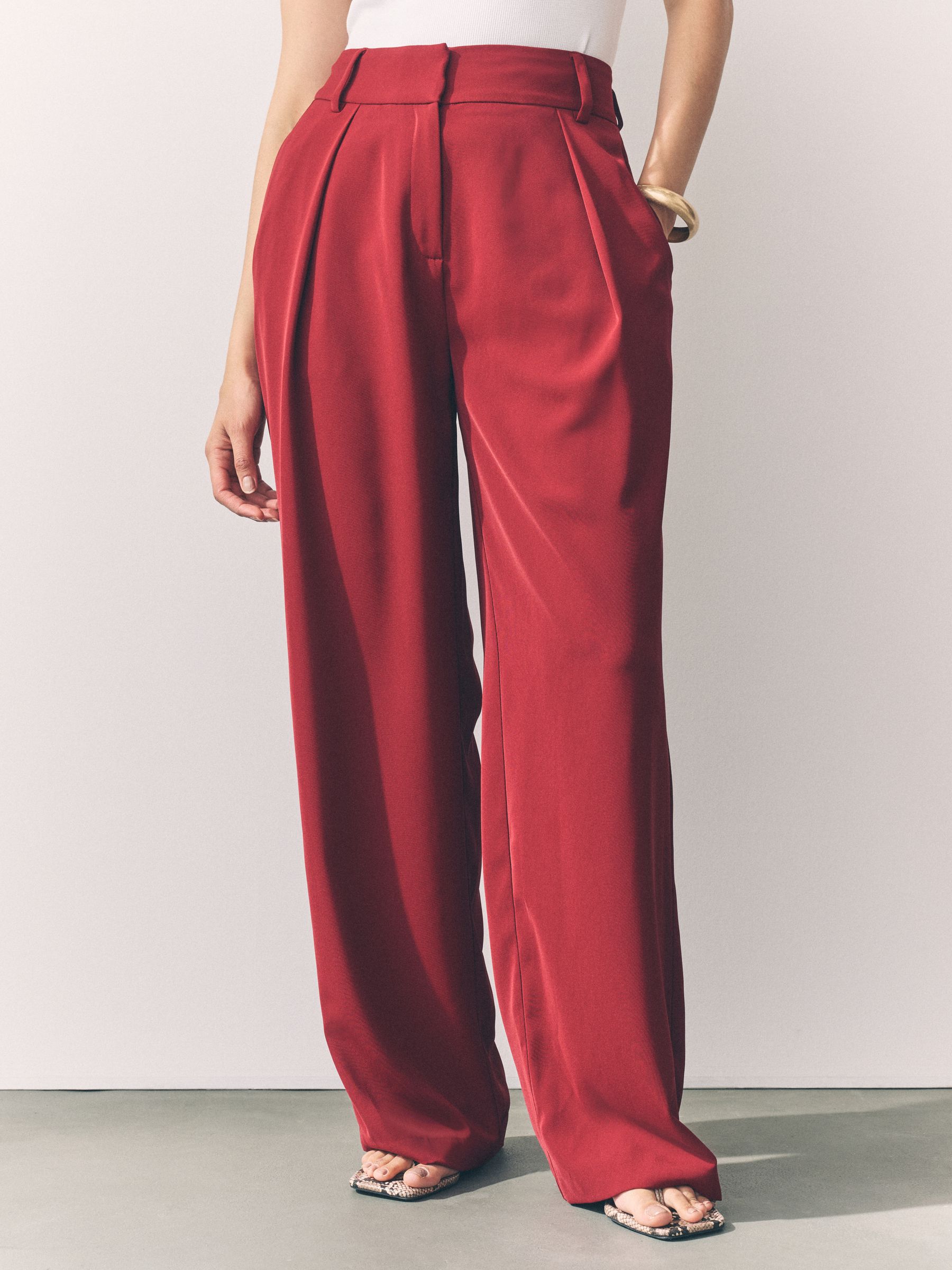 Rood - Broek met wijde pijpen en elastiek in de achterkant