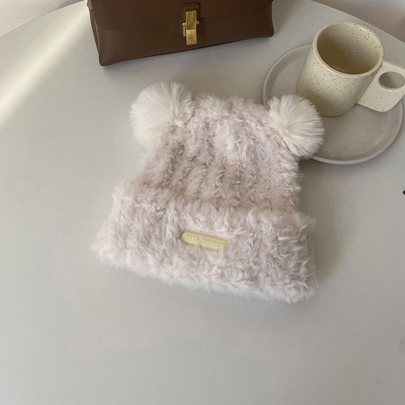 Alpha Kiss - Zachte gebreide beanie met berenoor