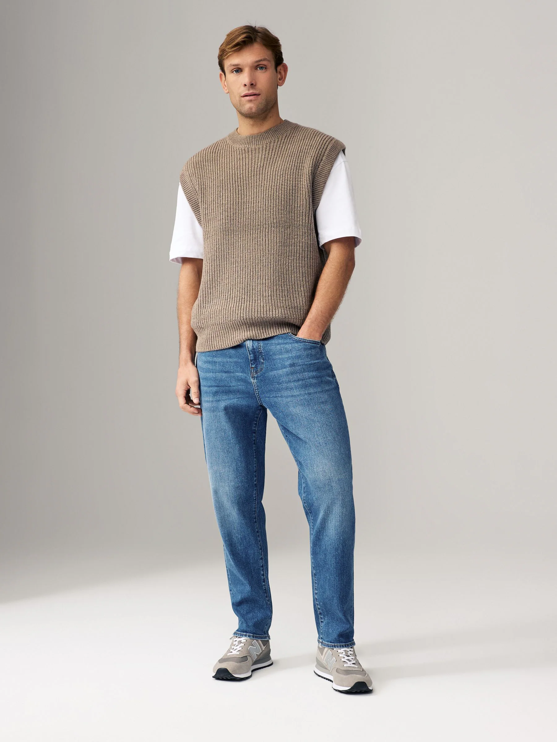 Mediumblauw - Standaard toelopende pasvorm - Vintage wash denim jeans