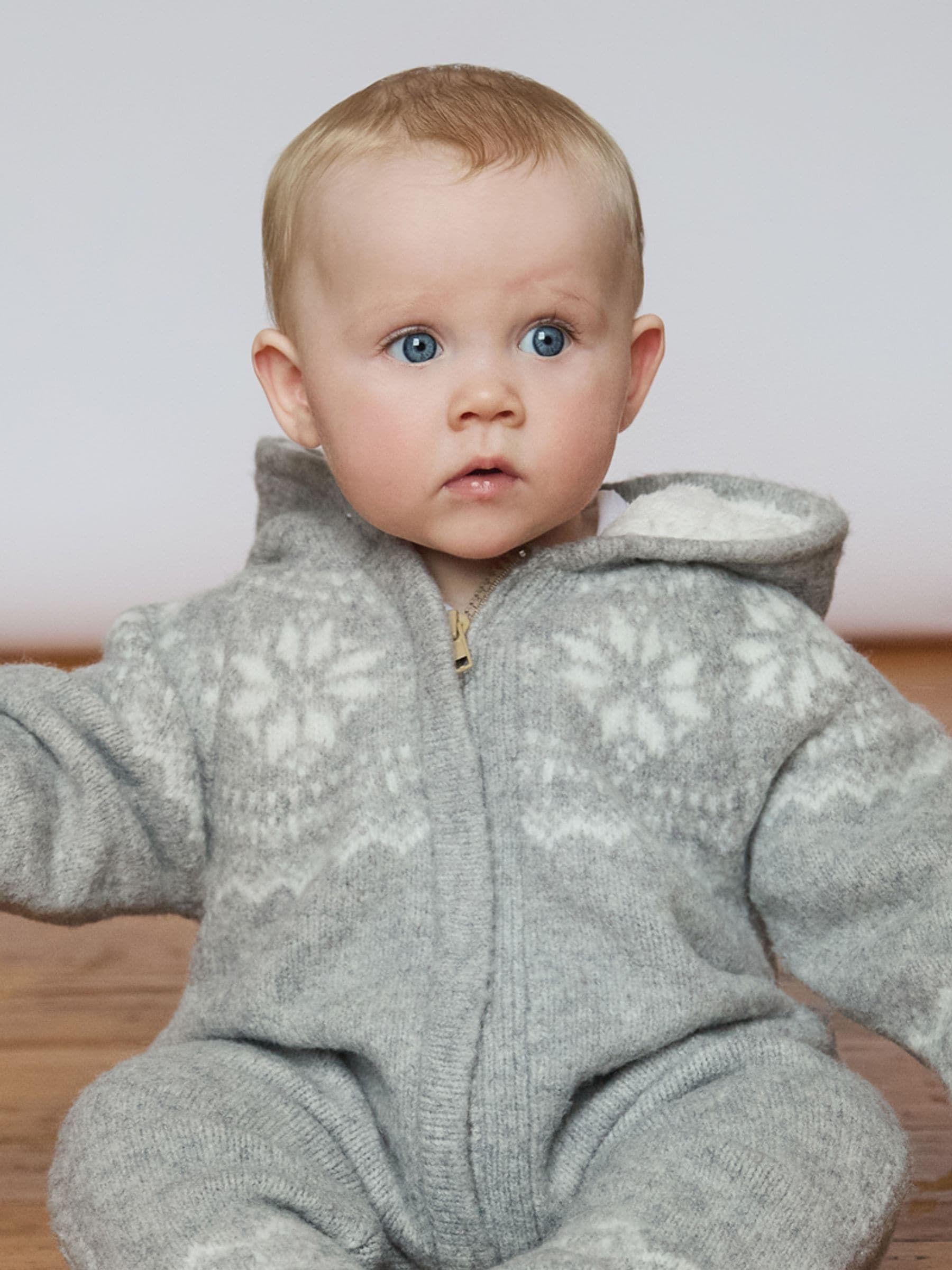 Grijs - The Little Tailor Zacht gebreid gevoerd kerstpakje voor baby's