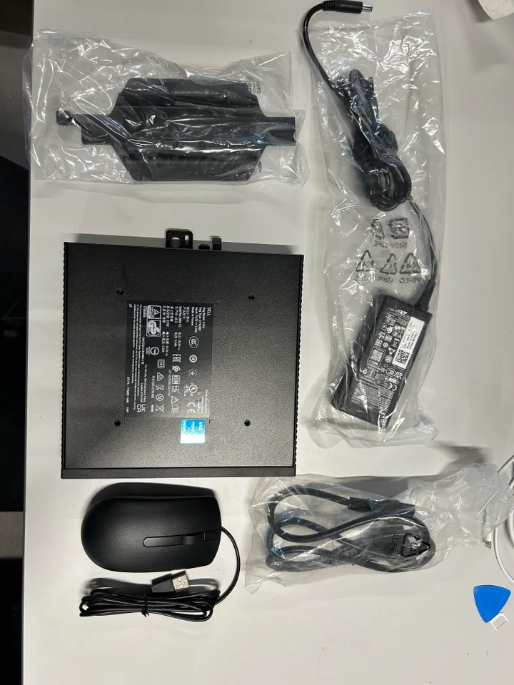 [OUTLET] - Optiplex 3000 2 Ghz Windows 10 Iot Enterprise 1.1 Kg