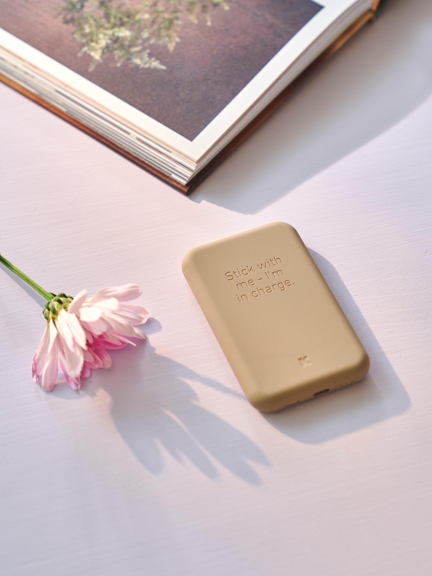toCHARGE QI powerbank | 10,4 x 6,4 x 1,1 cm. | Sand | Kreafunk