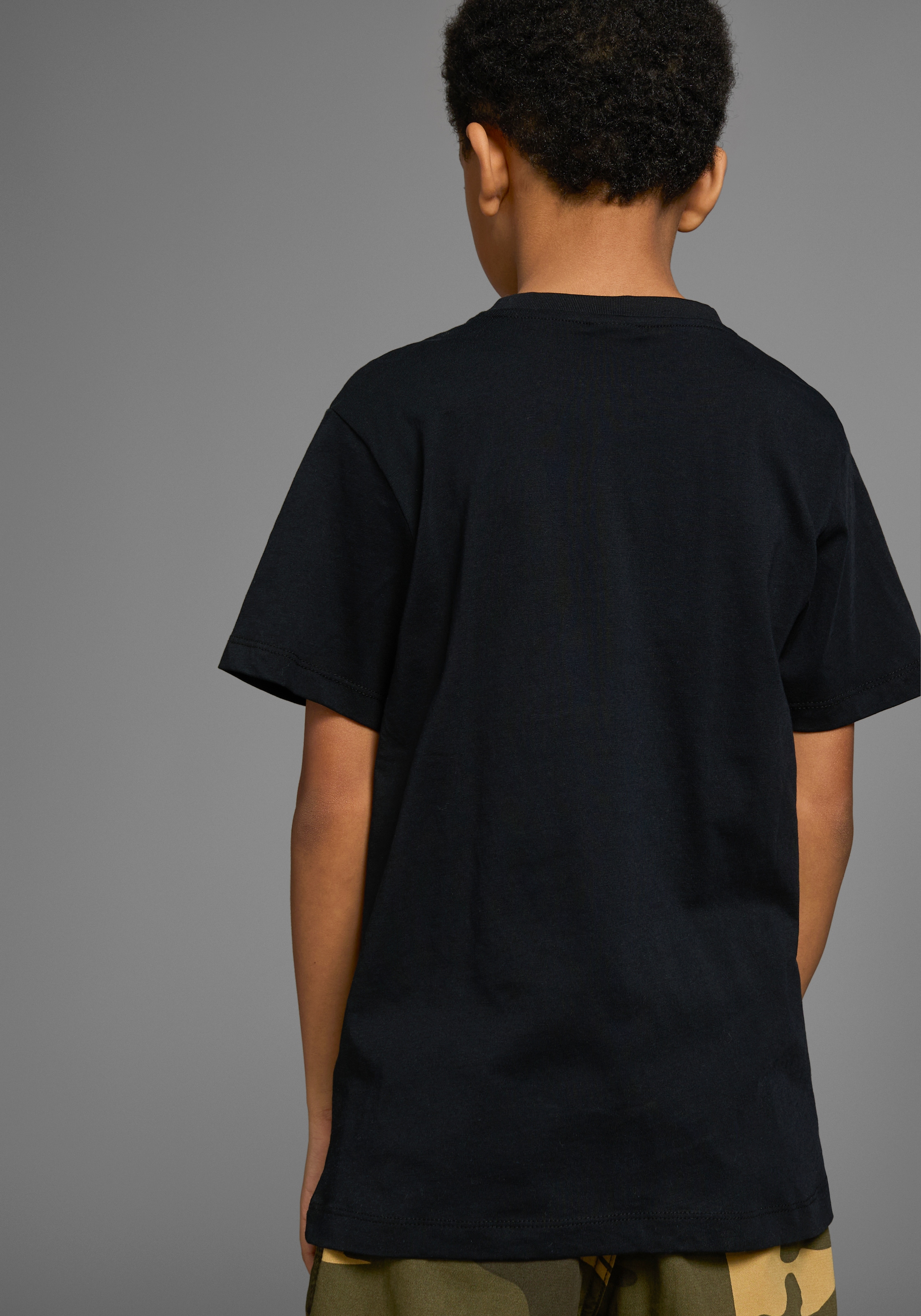 KIDSWORLD T-Shirt »Mit Löwenprint: LION WITH BLUE EYES« Kurzarm,  Basic-Passform,  mit trendigem Druck,  Rundhalsausschnitt
