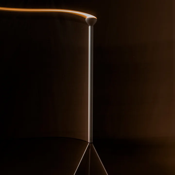 Flos - Luminator Stehleuchte H 189 cm, hellblau
