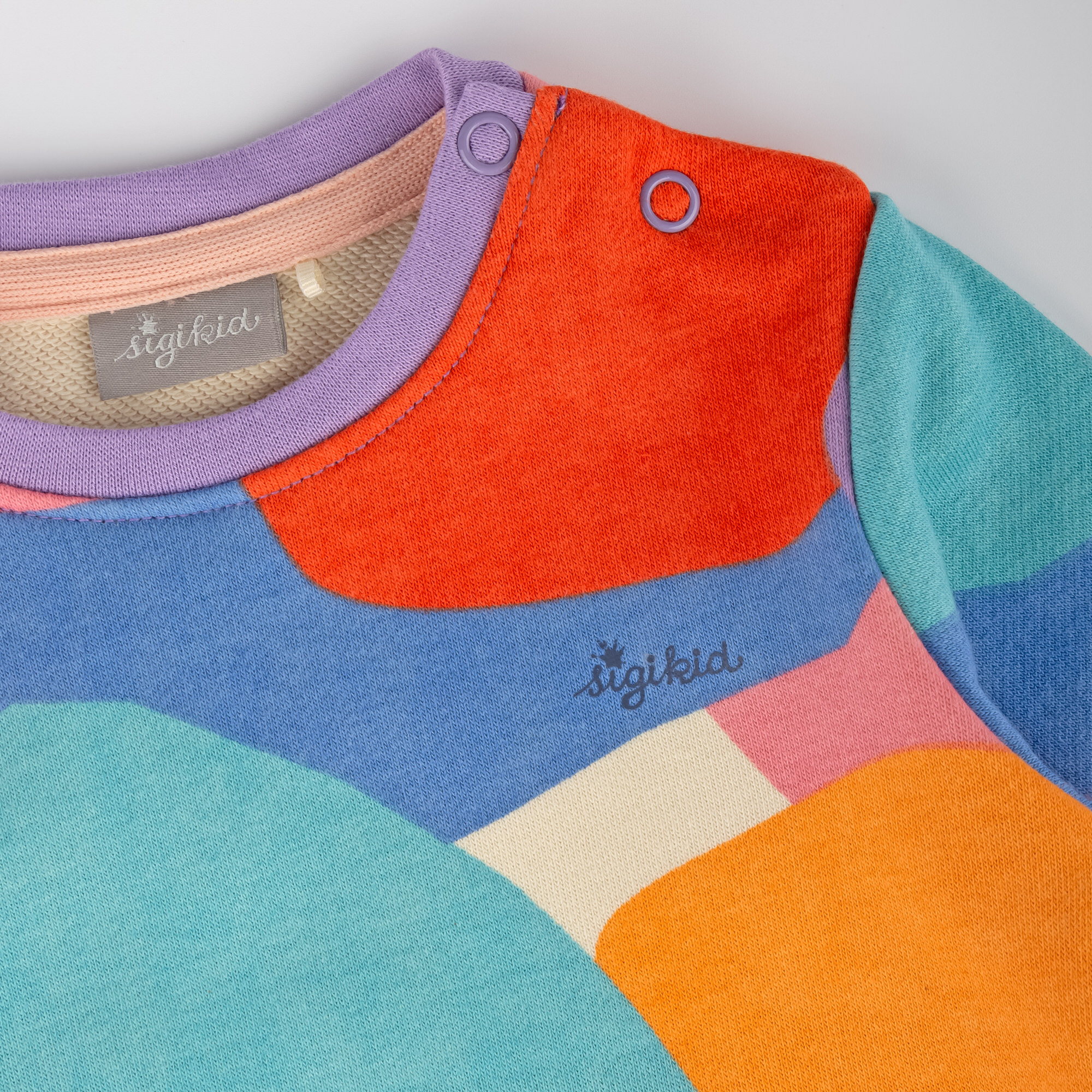 Sweatshirt B - SKATING FLAMINGO PATTERN in bunt