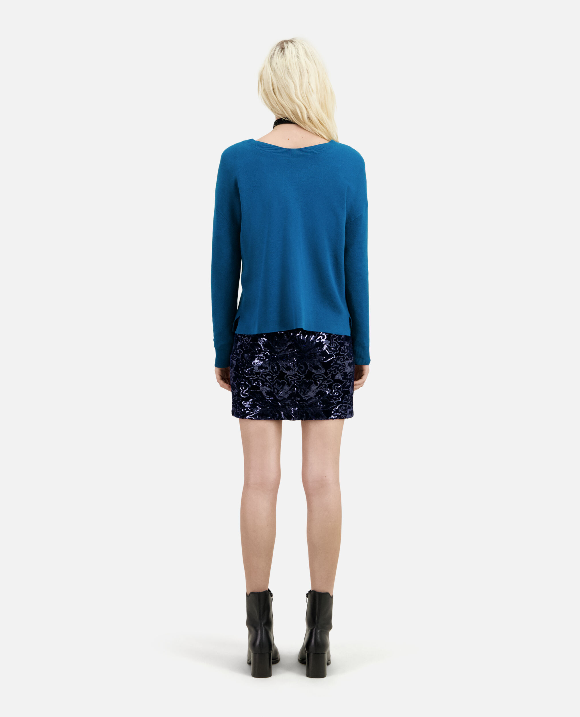 Blue sweater with buttoning on the back