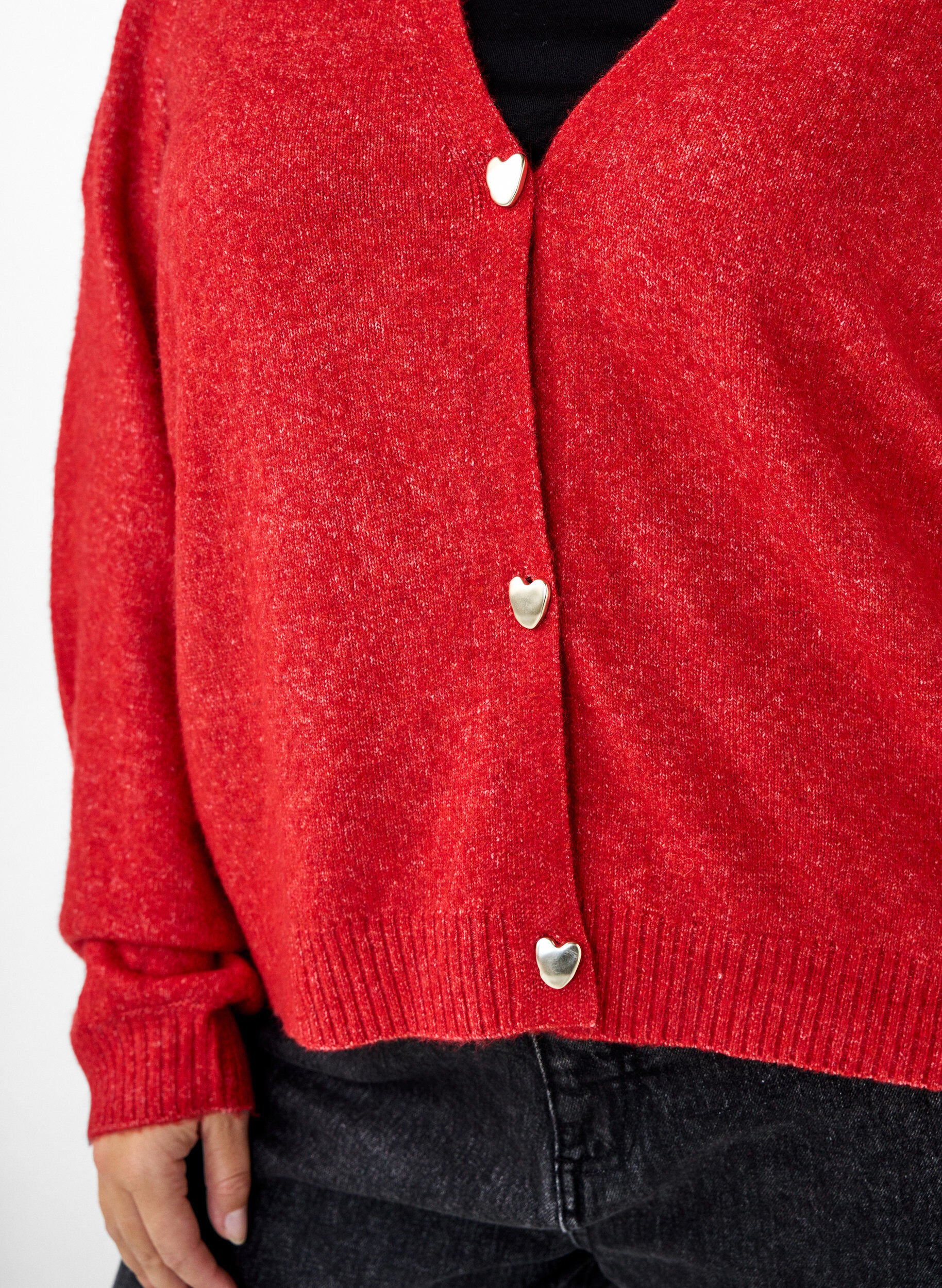 Strik cardigan med uld og hjerteknapper