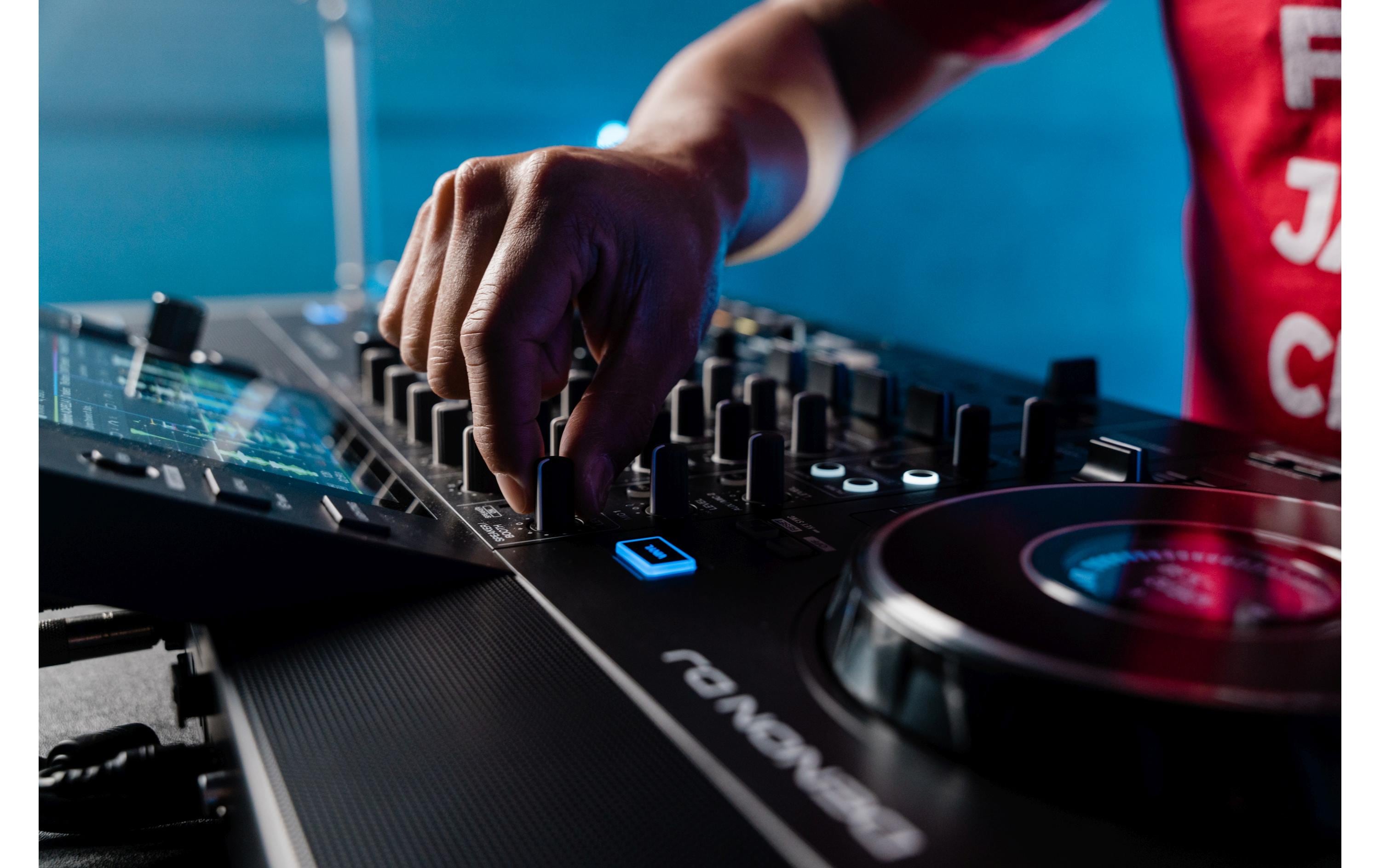 DJ-Controller SC Live 4 Schwarz<br>4-Deck Standalone DJ Controller mit WiFi