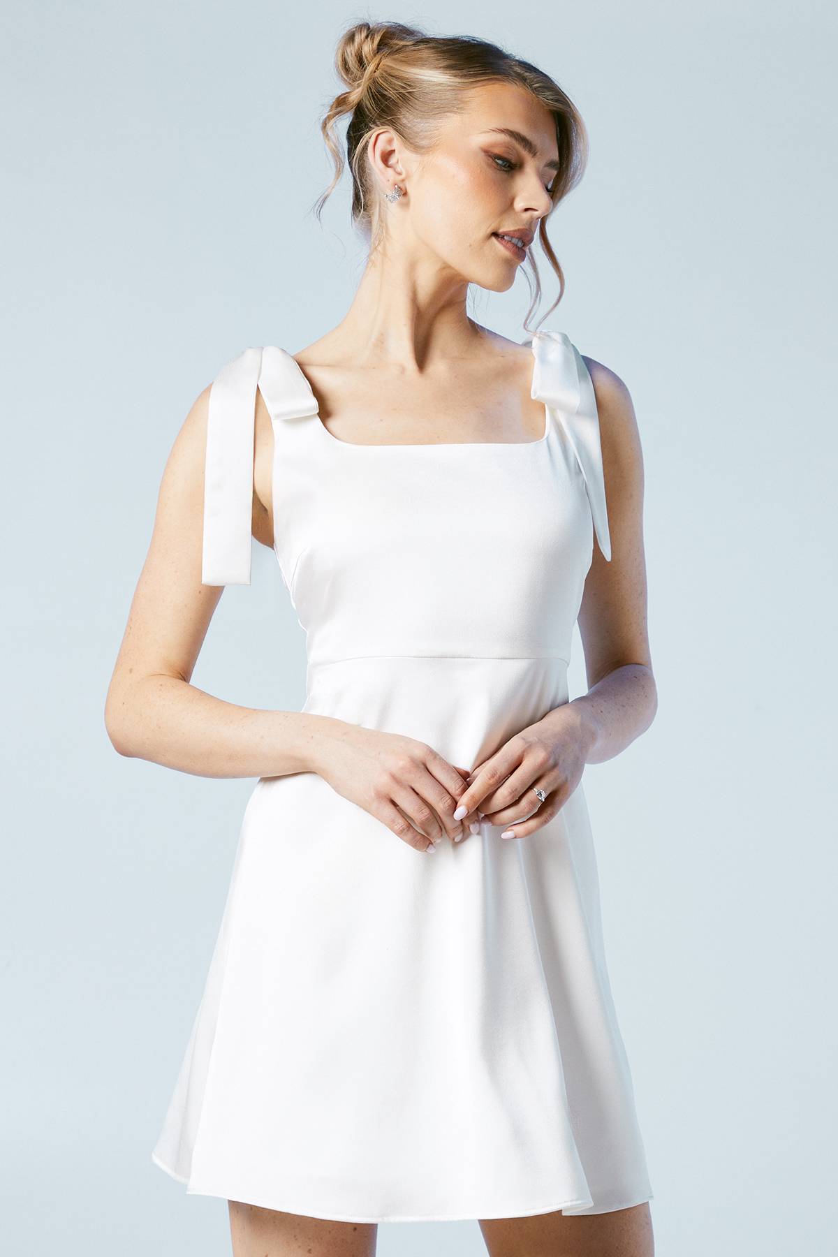 Oasis Robe de Mariée Mini en Satin à Bretelles Nouées