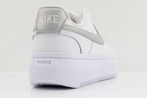Nike Sneaker