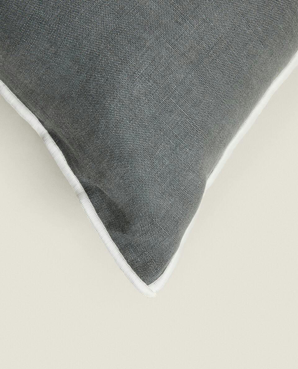 CAPA DE ALMOFADA COM ACABAMENTO EM OVERLOCK