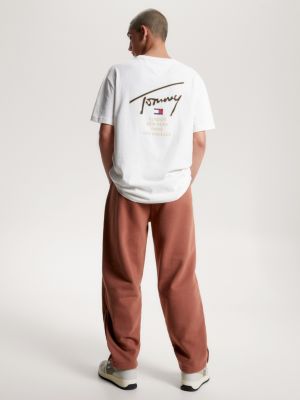 Camiseta clássica com logo exclusivo nas costas