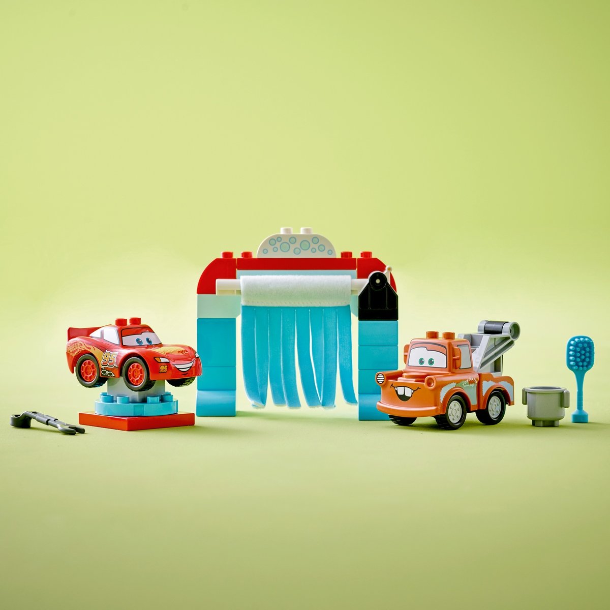 La station de lavage avec Flash McQueen et Martin Lego Duplo 10996