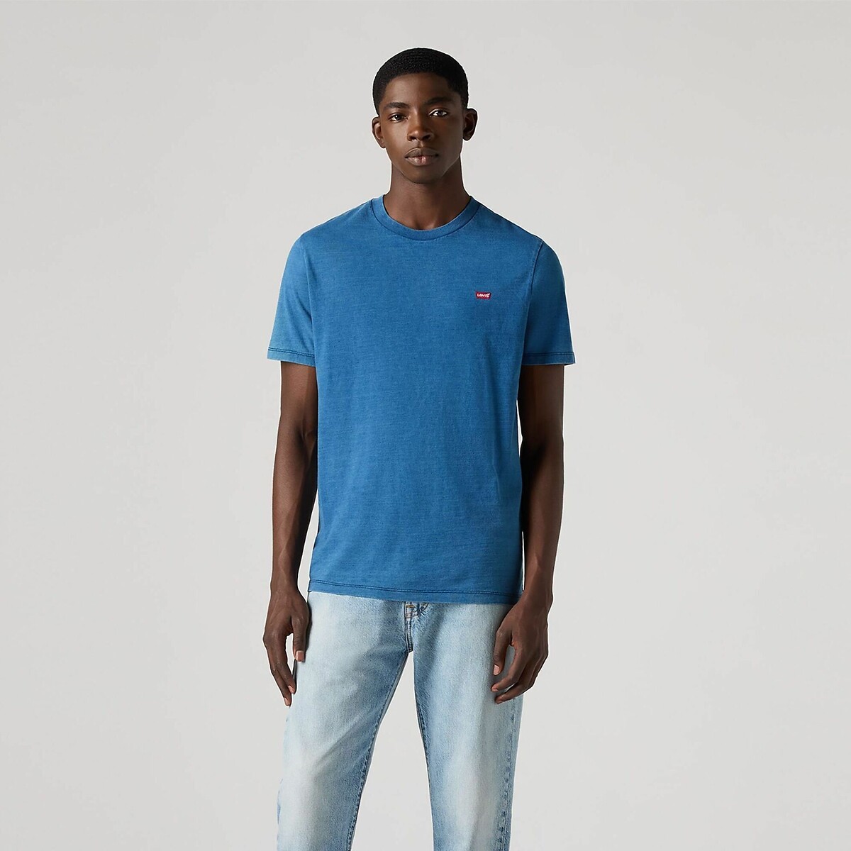 Camiseta LEVI'S com gola redonda e mangas curtas.
