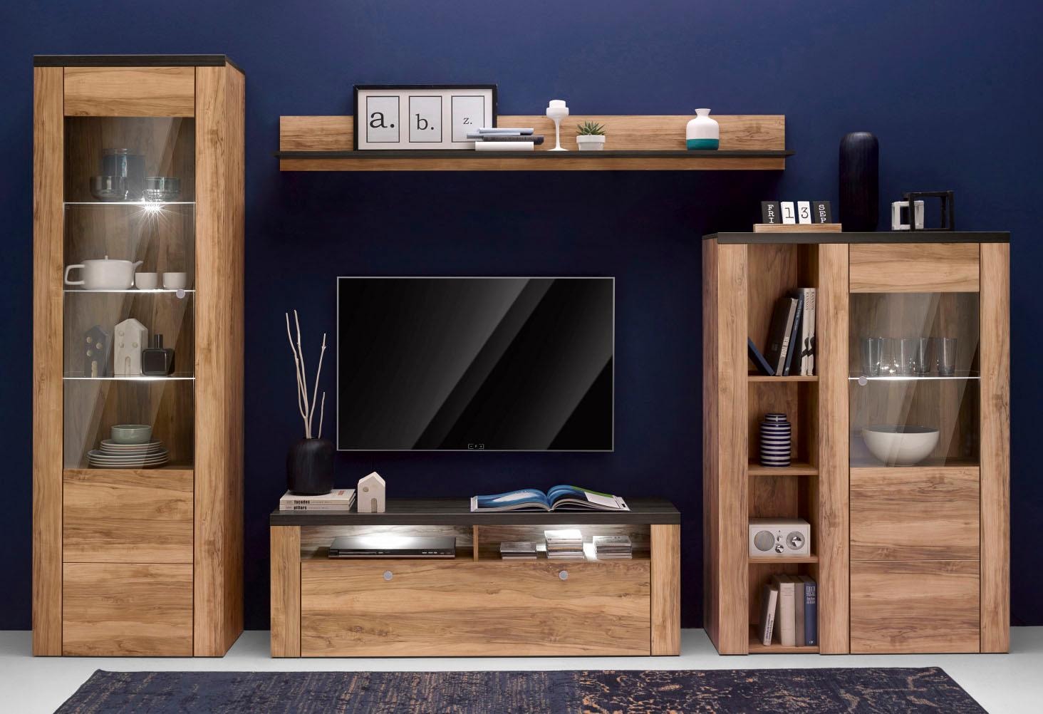 Home affaire Lowboard »Larona, zeitloses TV Board mit 1 Klappe und 2 offenen Fächern« Breite 140 cm, Fernsehbank, viel Stauraum, dekorative Rahmenoptik
