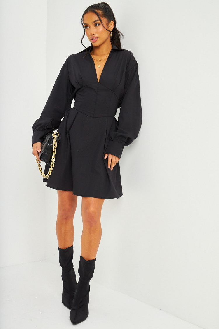Robe noire ajourée dans le dos effet corset
