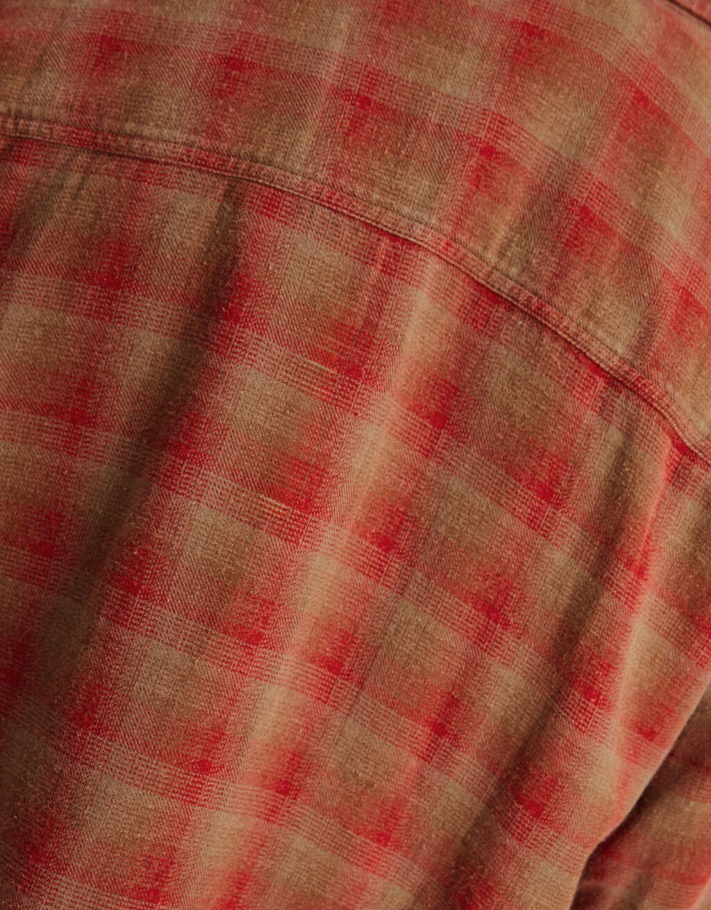 Camisa xadrez de manga comprida com efeito desbotado