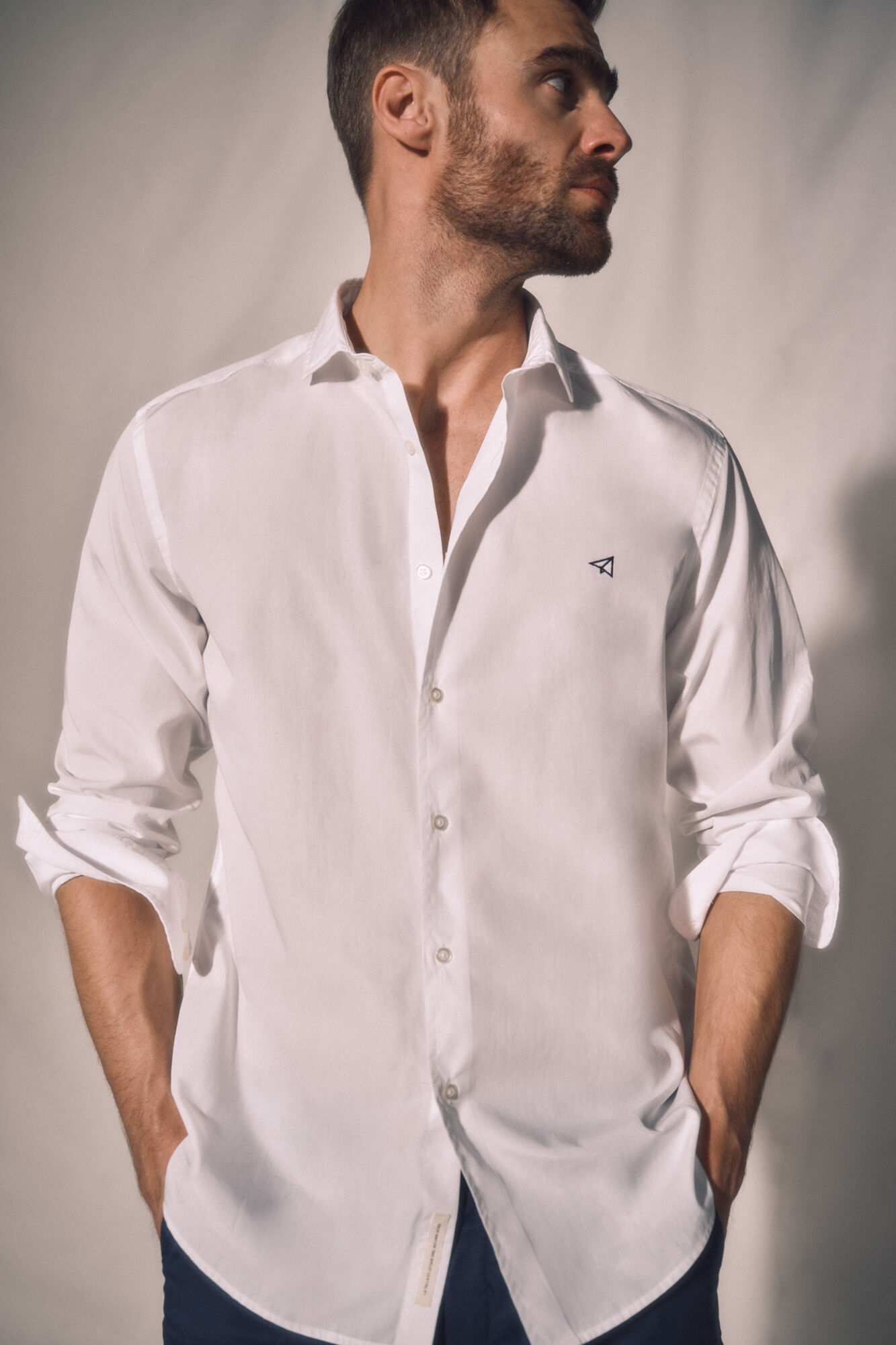 Camisa slim lisa manga larga - Branco