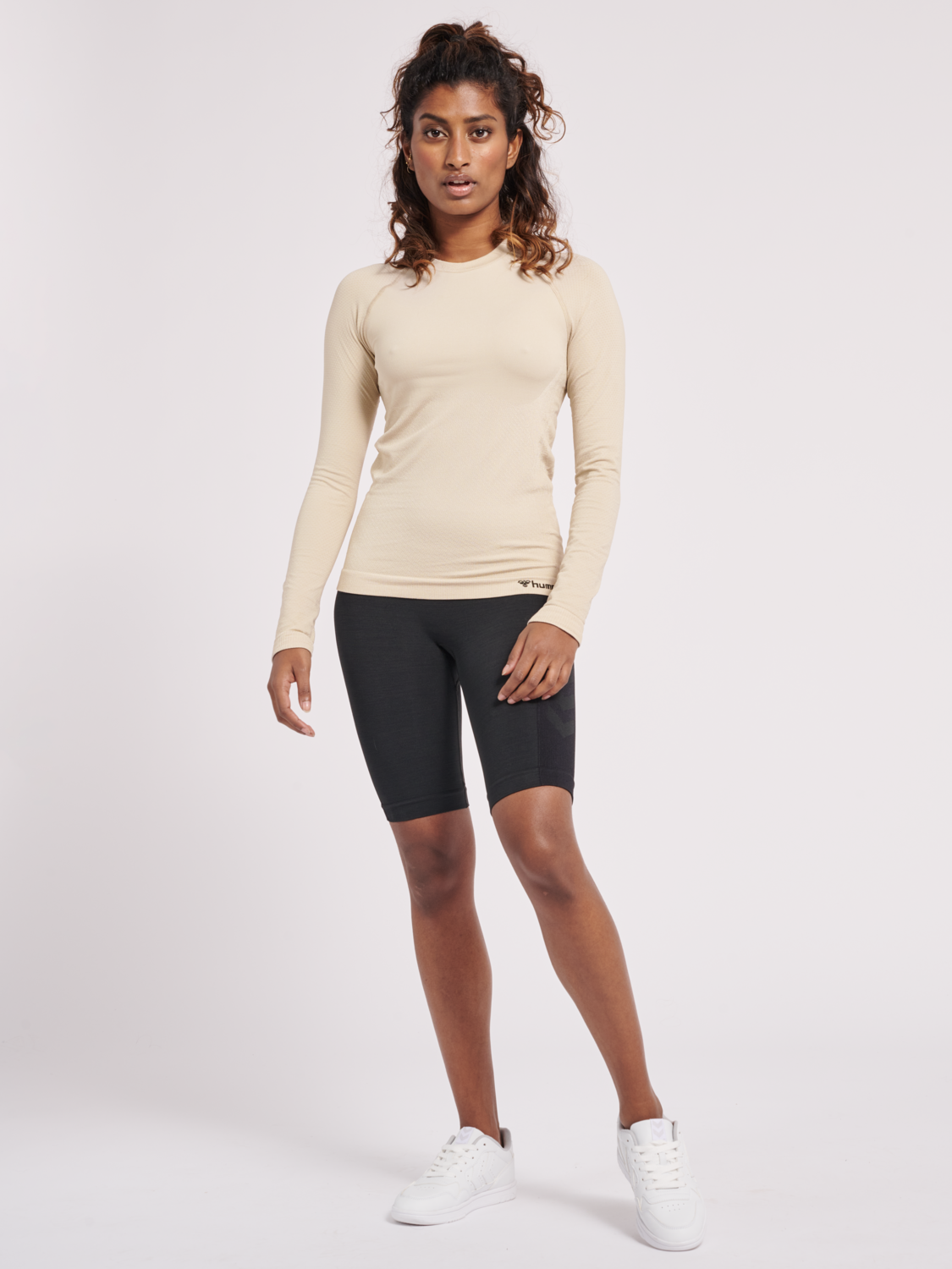 hmlCLEA SEAMLESS TIGHT T-SHIRT L/S