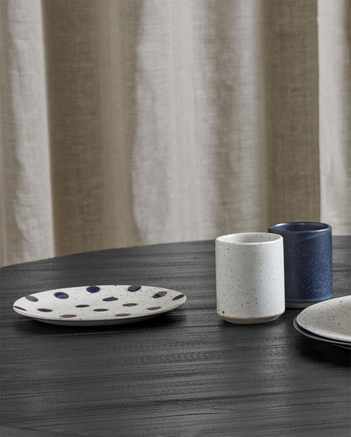 Nordal GRAINY dot plate, S, sand/dark blue