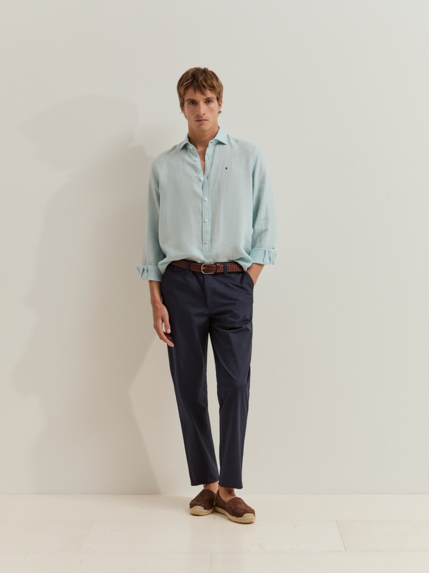 Calças chino regular fit de algodão