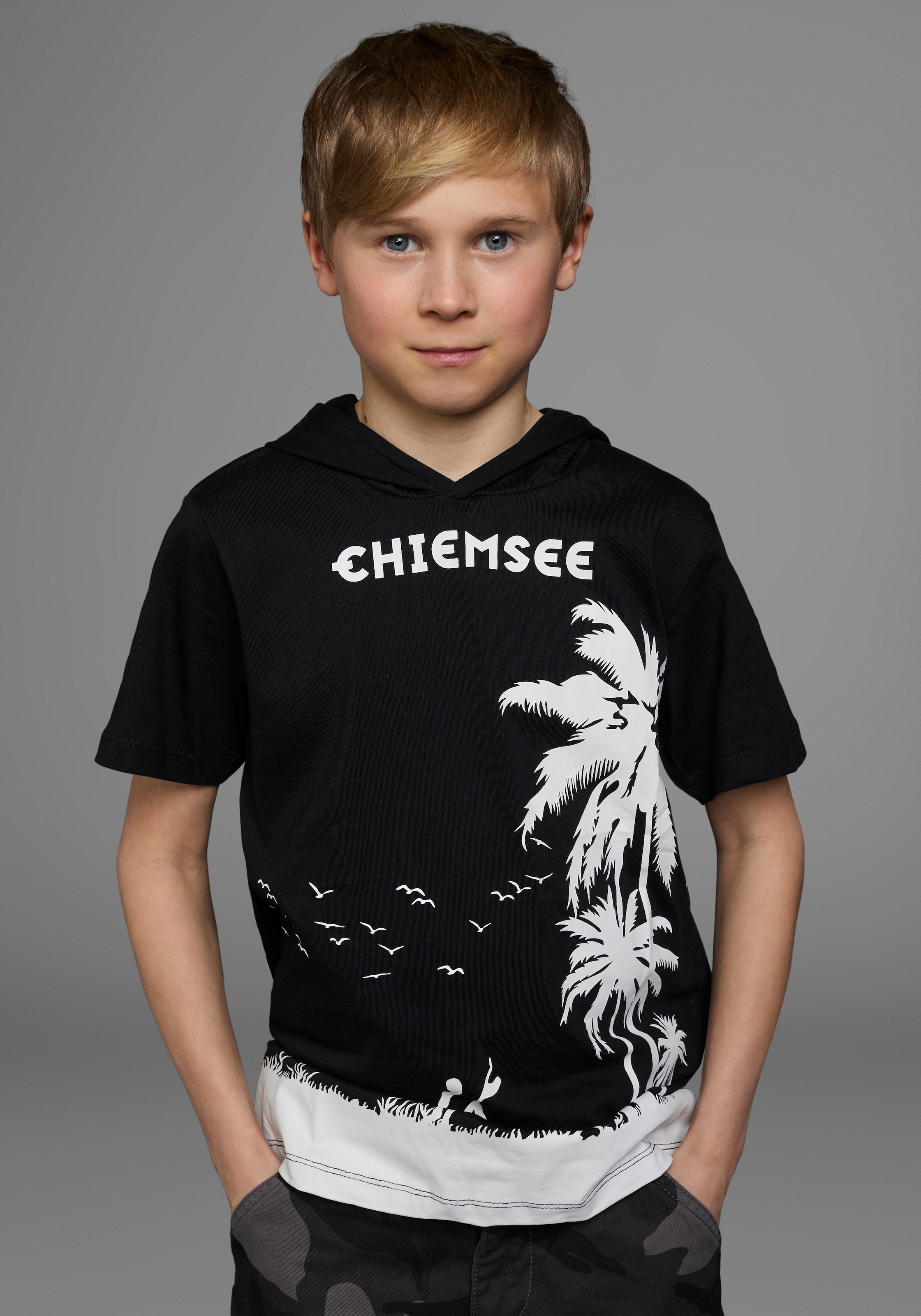 Chiemsee T-Shirt »mit Palmendruck«, kurzärmelig,  bedruckt,  mit Kapuze,  aus Baumwolle,  aus Jersey-Stoff