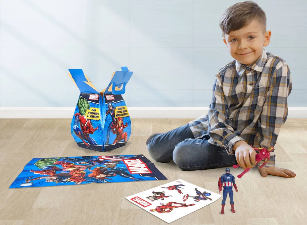MARVEL BOITE SURPRISE AVEC FIGURINES STICKERS ET POSTER