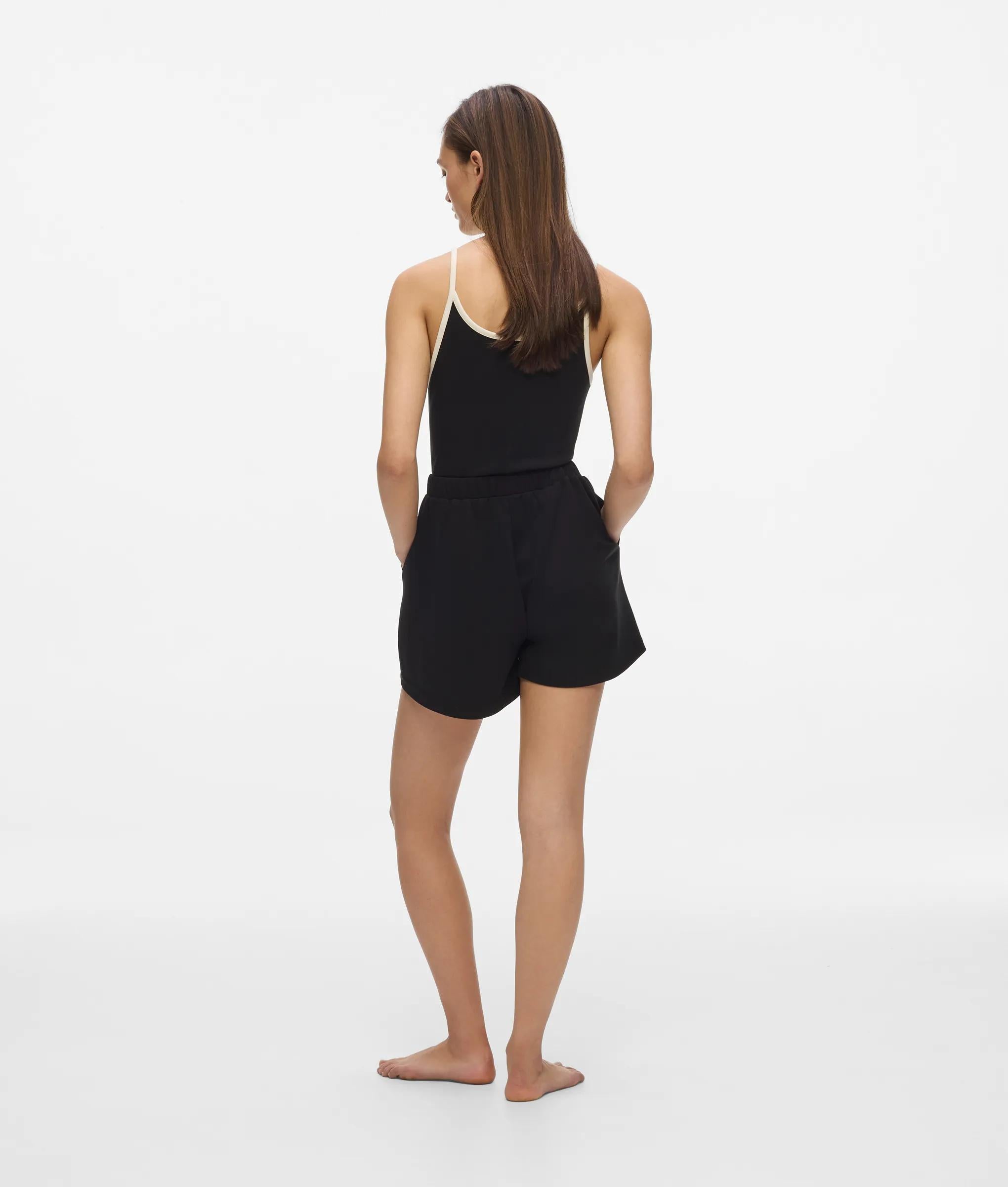 Monochroom loungewear korte broek