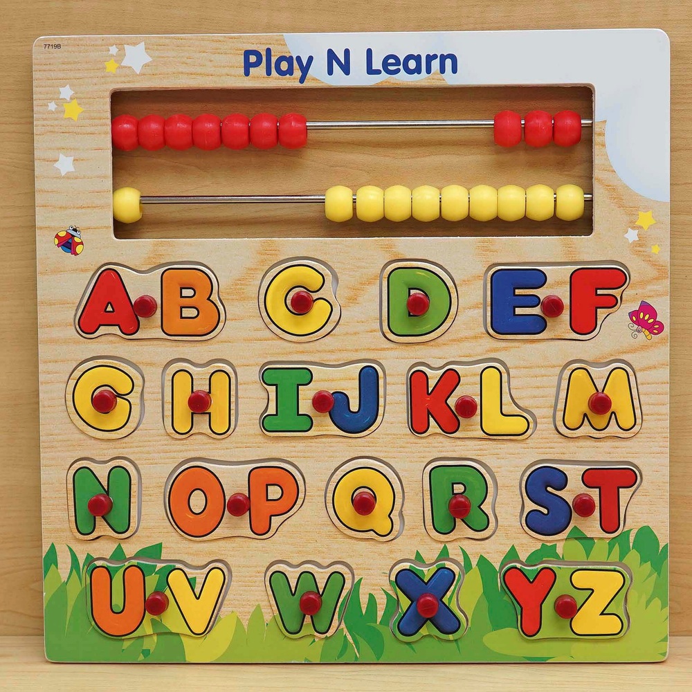 Spielendes Alphabet-Holzpuzzle mit Abakus