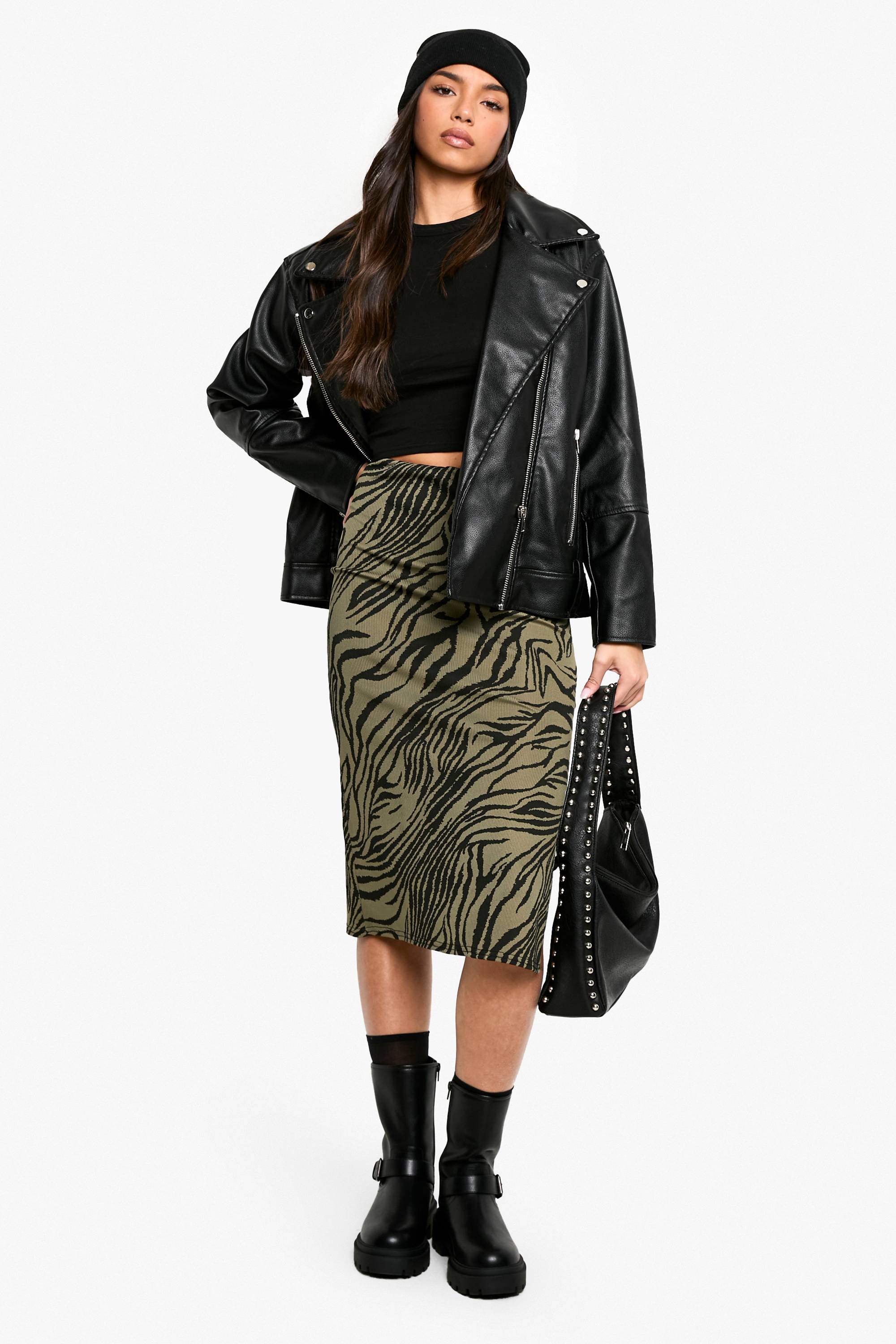 boohoo Jupe Midi Côtelée à Imprimé Zèbre avec Fente Latérale