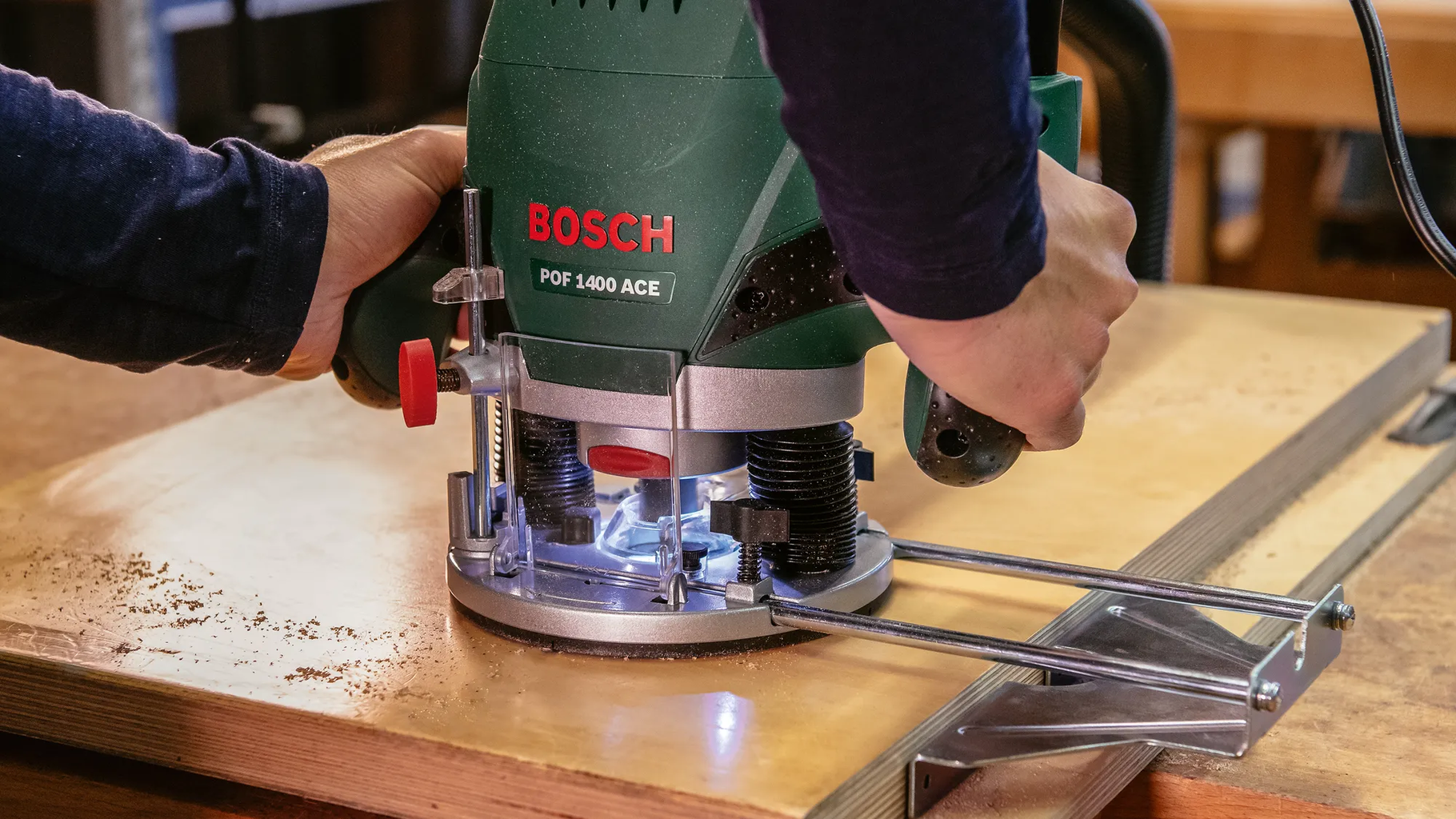 Bosch Home & Garden  Oberfräse POF 1400 ACE    Elektrische Oberfräse mit ausgezeichneter Präzision bei Holzarbeiten