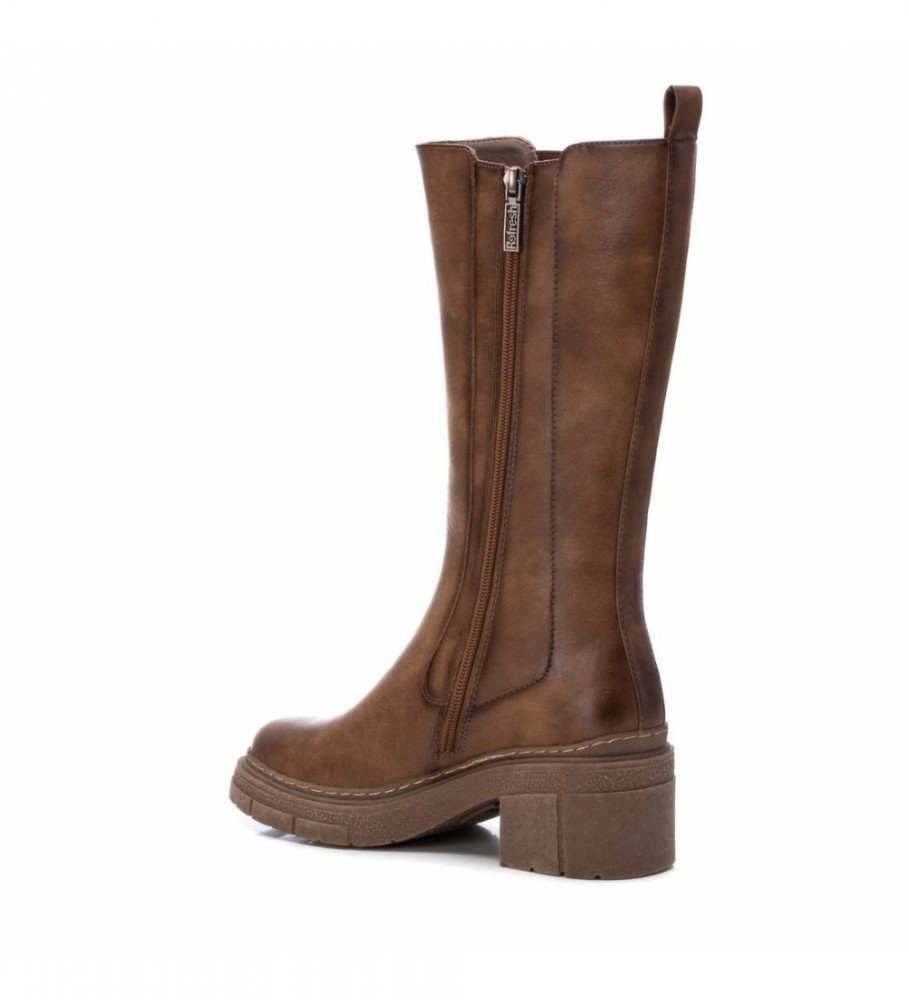 Botas casuais Refresh na cor taupe - Altura do salto: 6 cm -