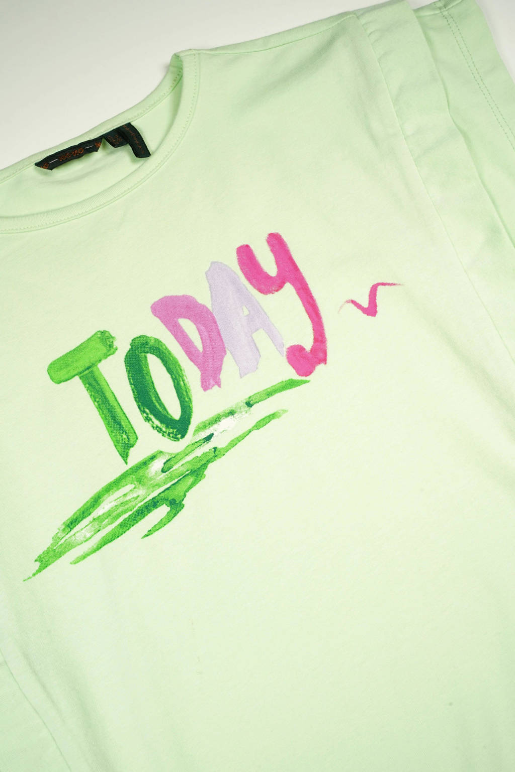 NONO T-shirt Kiam met tekst lichtgroen