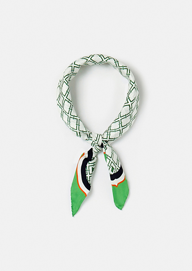 Carré de soie Eileenécru à motif graphique vert