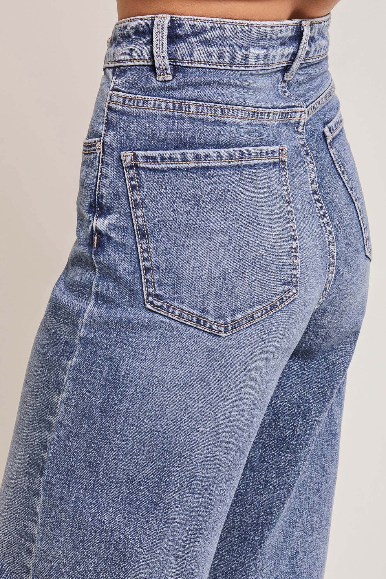 Calça jeans de perna larga com efeito desbotado